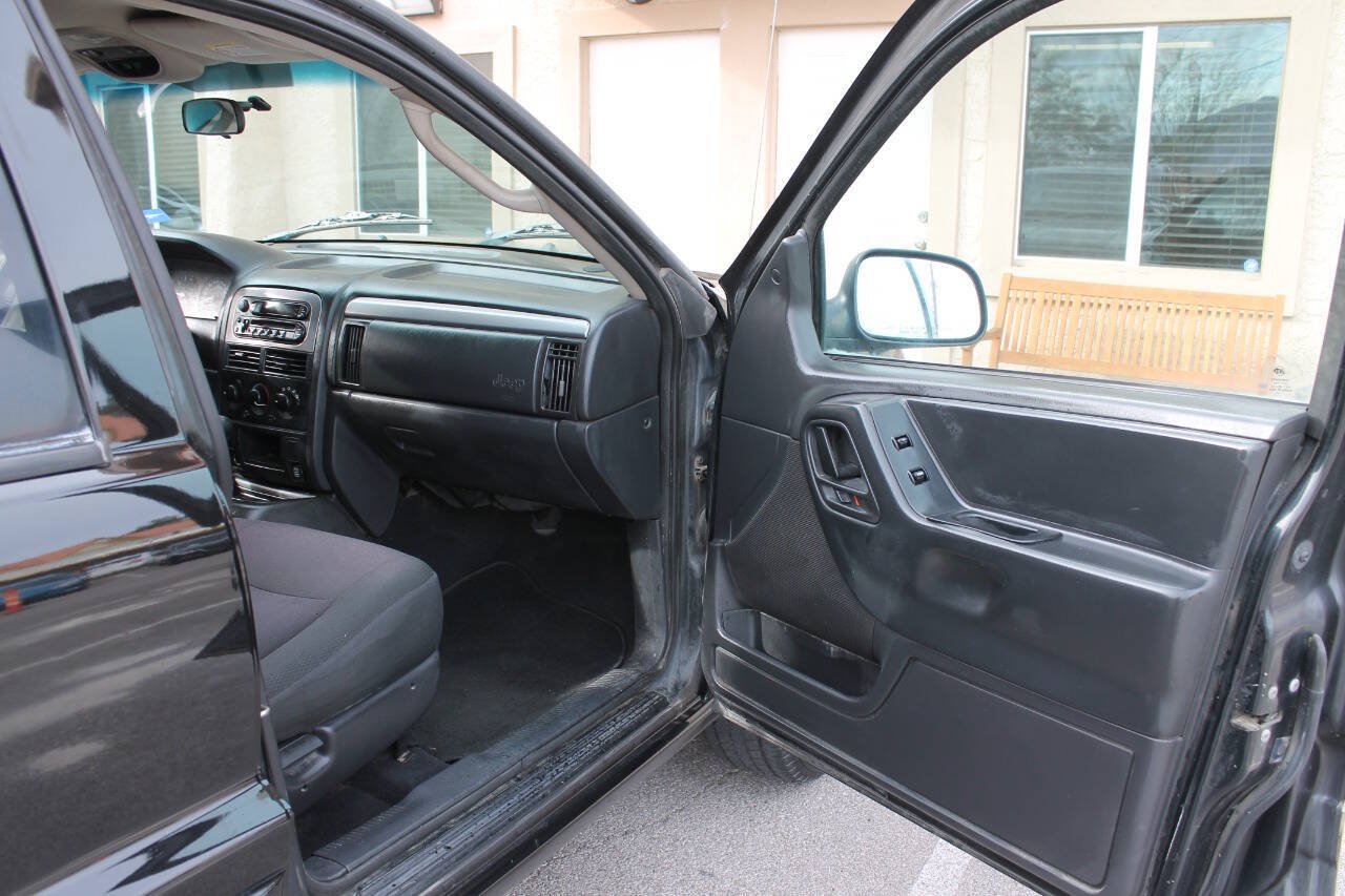 Used 2004 Jeep Grand Cherokee Laredo w/ Convenience Group AWD/4WD image 28