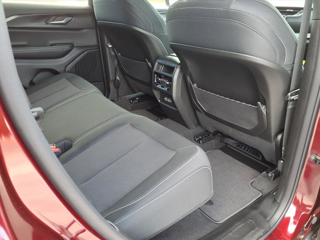 Certified 2025 Jeep Grand Cherokee Laredo image 8