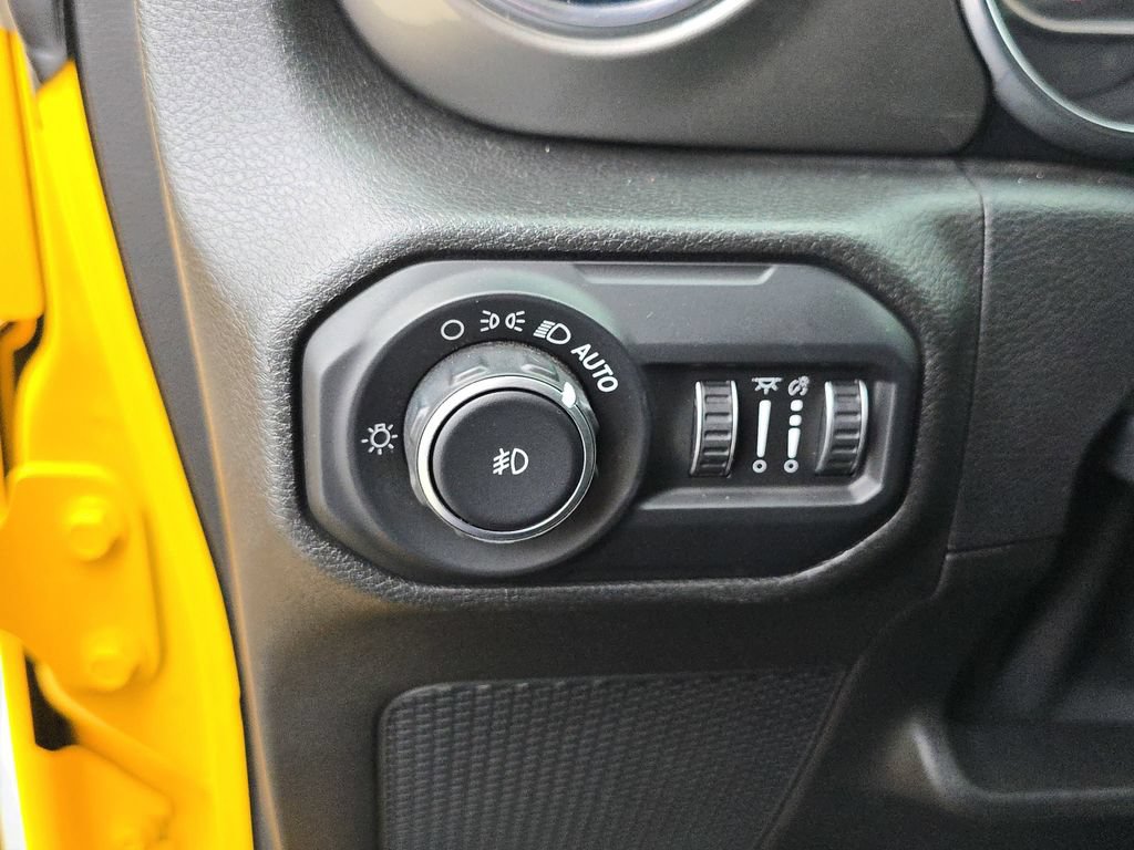Used 2019 Jeep Wrangler Unlimited Sahara AWD/4WD image 32