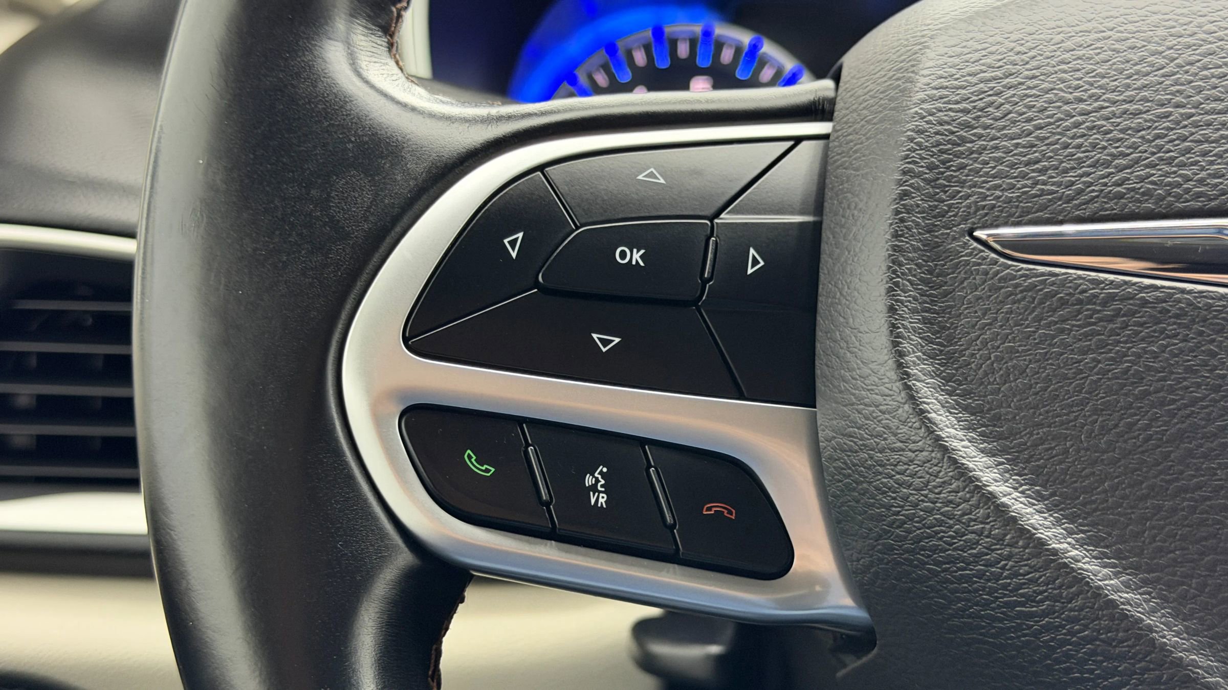 Used 2017 Chrysler Pacifica Touring-L image 17