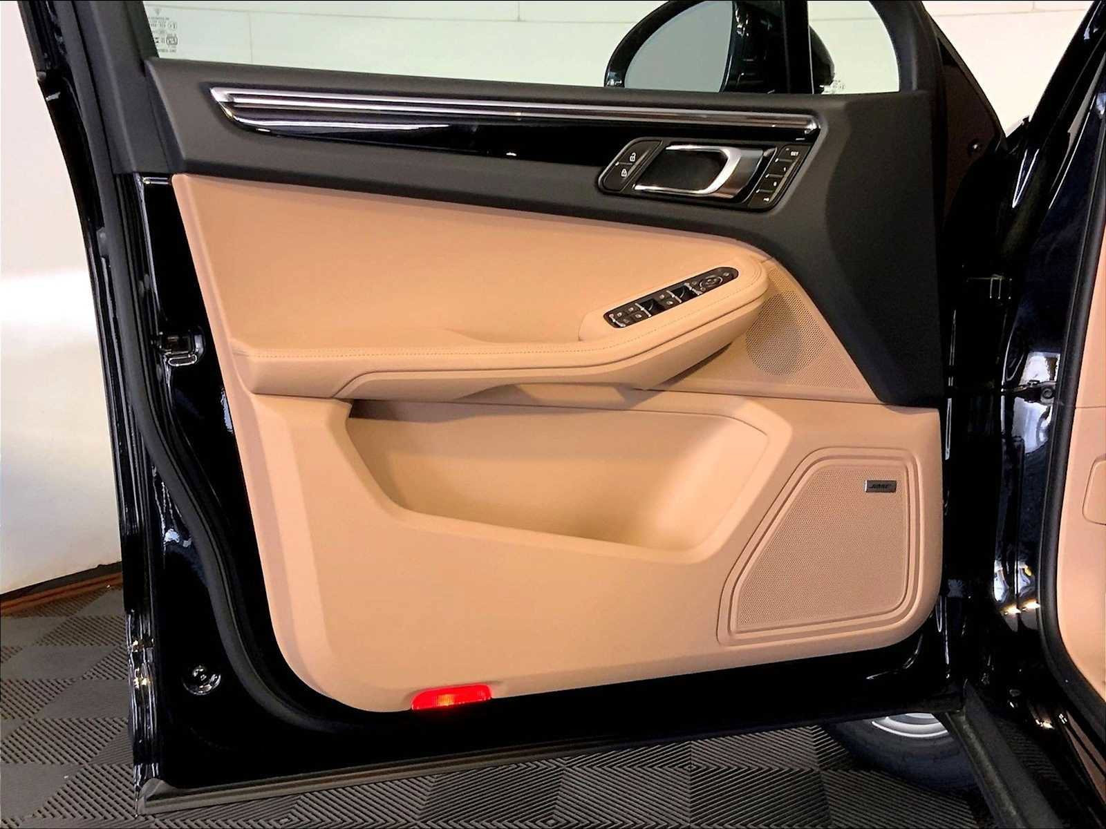 New 2025 Porsche Macan AWD/4WD image 20