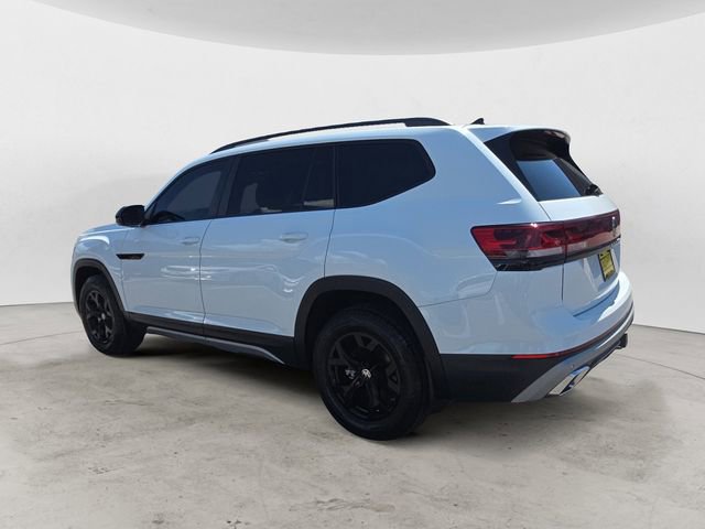 Used 2024 Volkswagen Atlas Peak Edition SE AWD/4WD image 3