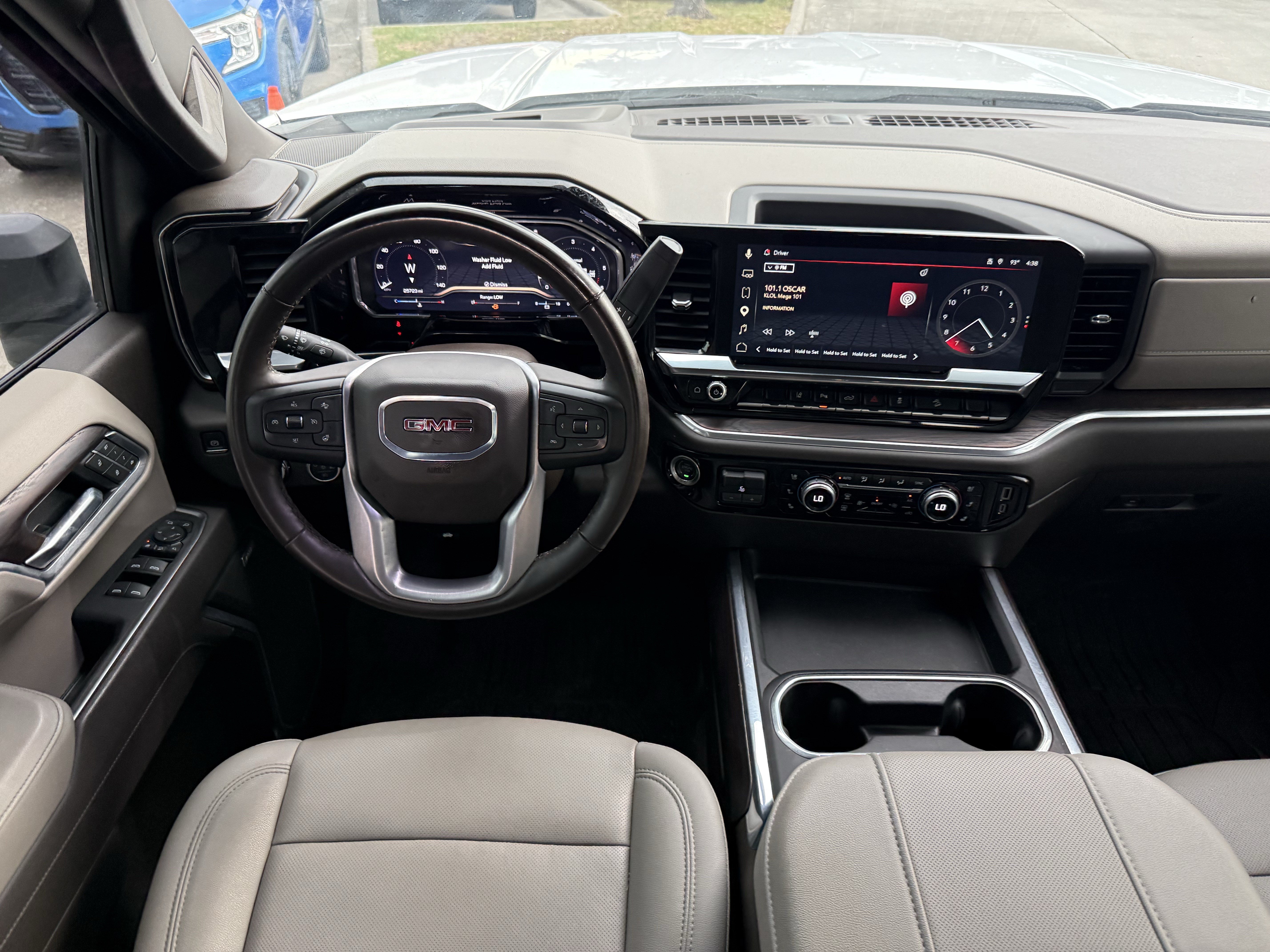 Used 2025 GMC Sierra 2500 SLT AWD/4WD image 13