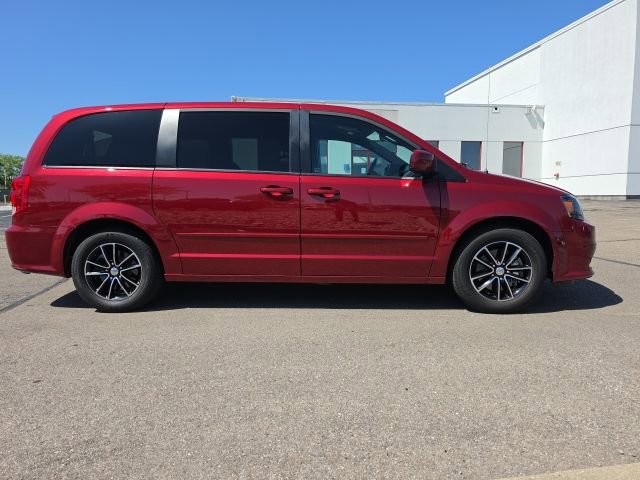 Used 2015 Dodge Grand Caravan R/T FWD image 2