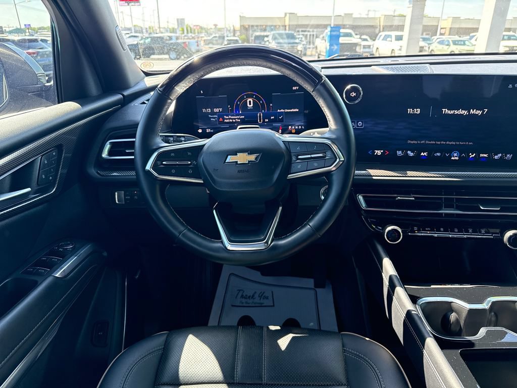 Used 2025 Chevrolet Traverse High Country FWD image 16