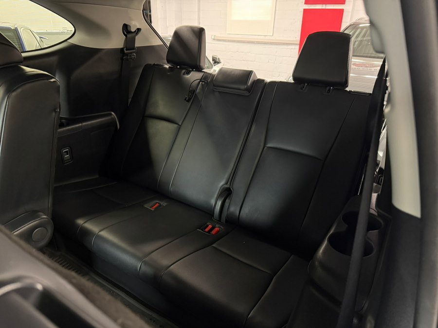 Used 2021 Toyota Highlander XLE AWD/4WD image 38