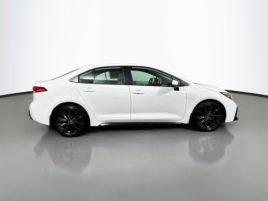 Used 2026 Toyota Corolla SE w/ SE Package FWD image 2