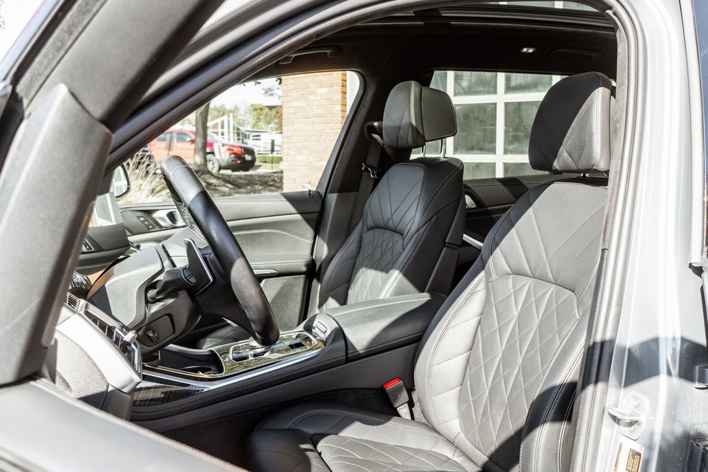 Used 2024 BMW X7 xDrive40i w/ M Sport Package image 6