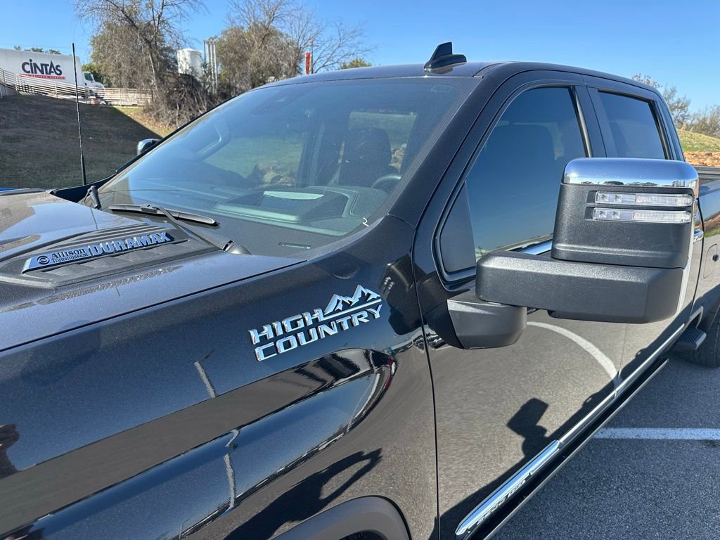 Used 2025 Chevrolet Silverado 2500 High Country w/ Technology Package image 8