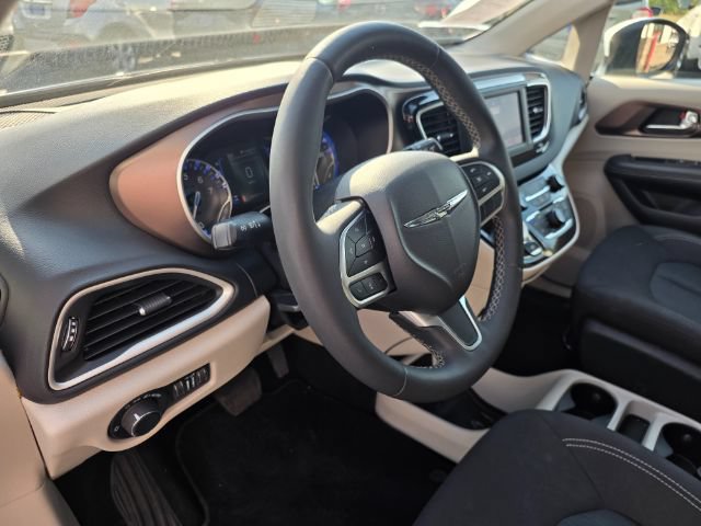 Used 2023 Chrysler Voyager LX FWD image 10