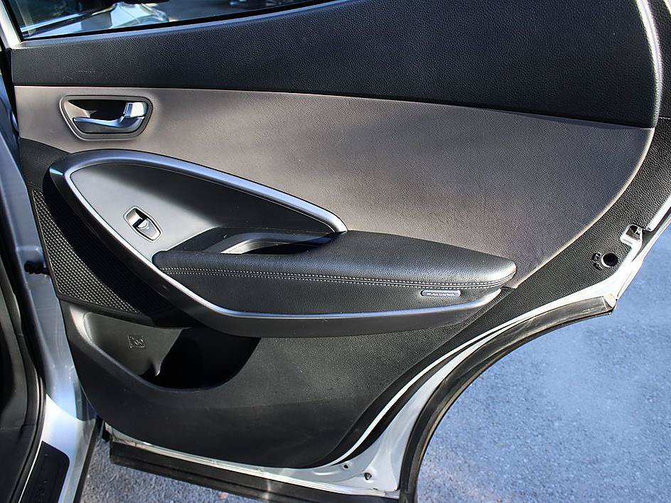Used 2018 Hyundai Santa Fe Sport FWD image 17