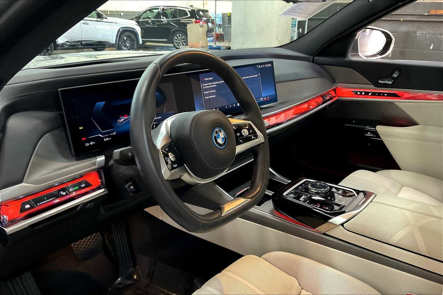 Used 2025 BMW i7 xDrive60 w/ Executive Package image 17