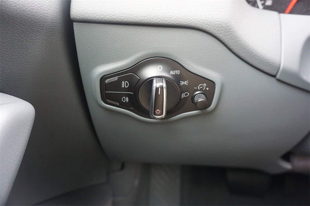 Used 2015 Audi Q5 2.0T Premium Plus w/ Technology Package image 4