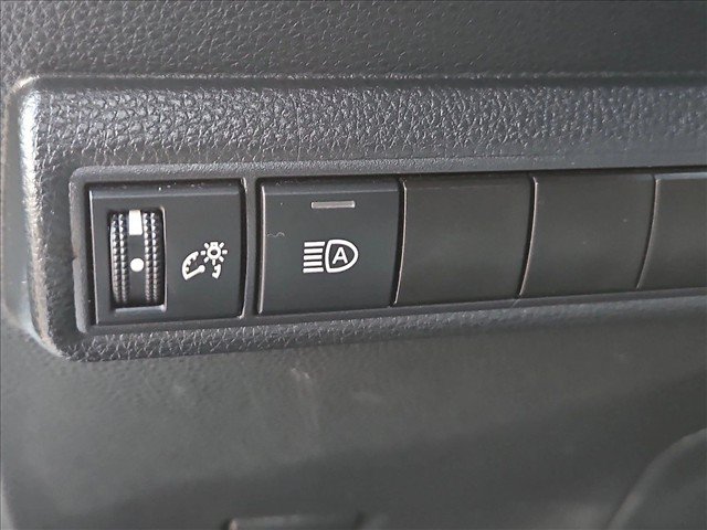 Used 2020 Toyota Corolla L FWD image 25