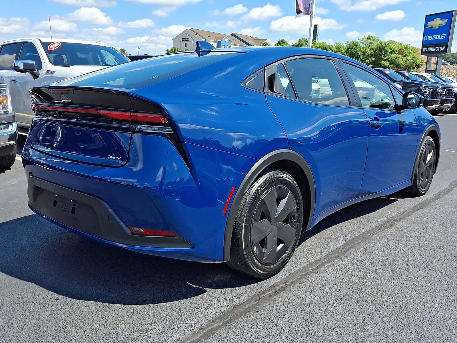 Used 2025 Toyota Prius LE FWD image 6