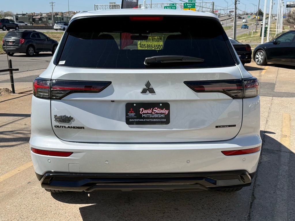 New 2026 Mitsubishi Outlander LE image 11