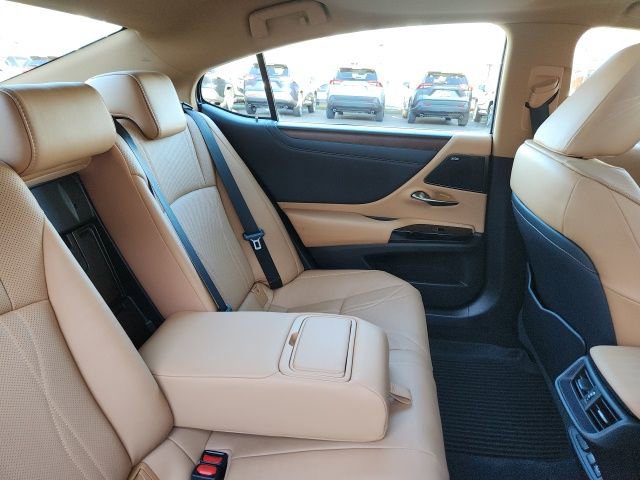 Used 2022 Lexus ES 300h w/ Luxury Package image 21