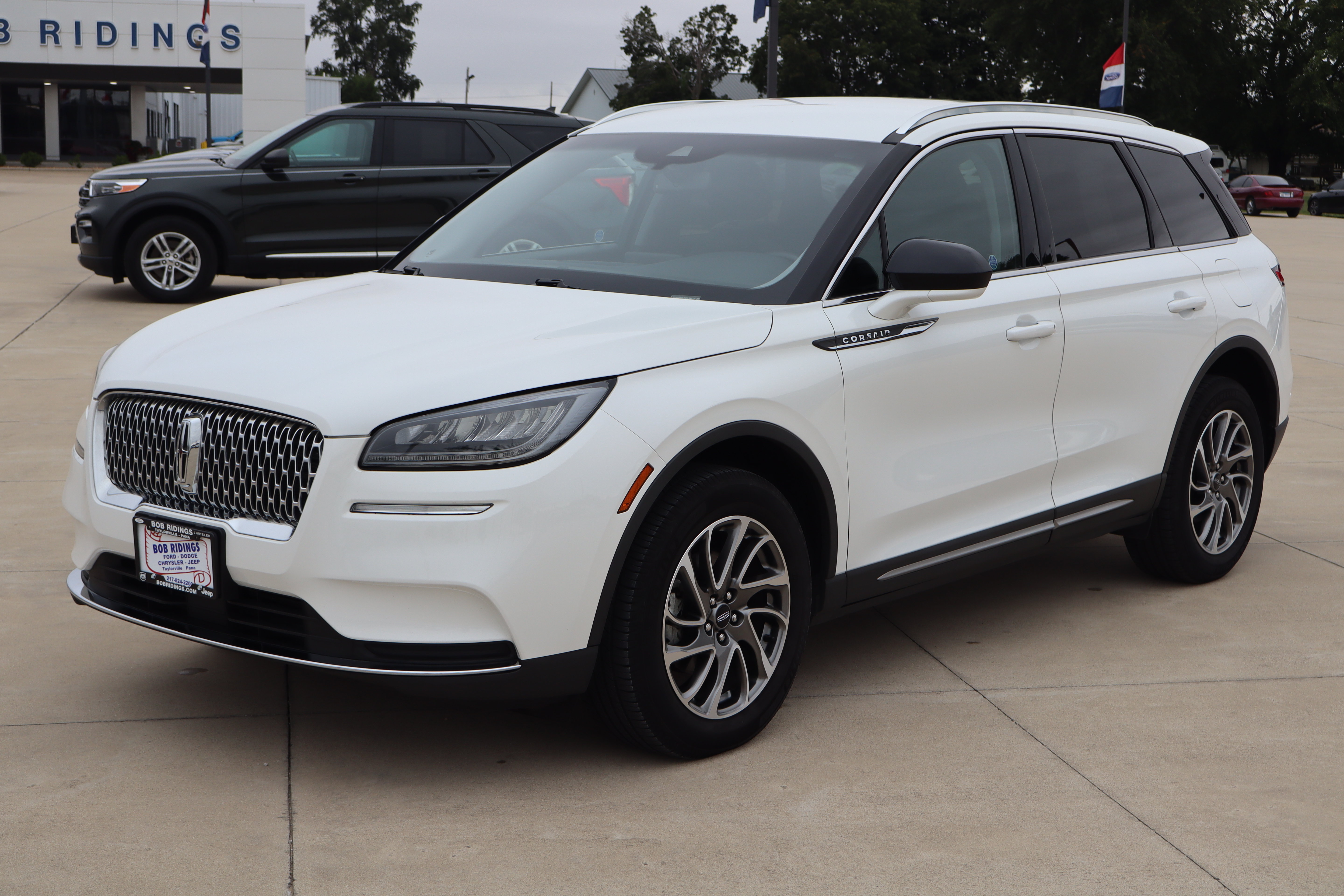 Used 2022 Lincoln Corsair FWD w/ Equipment Group 101A image 2