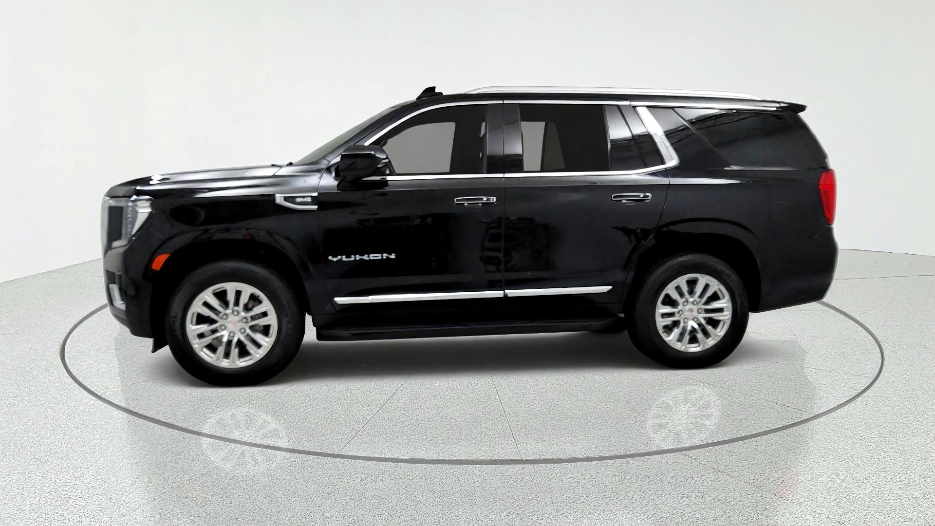 Used 2023 GMC Yukon SLT w/ SLT Premium Package AWD/4WD image 2
