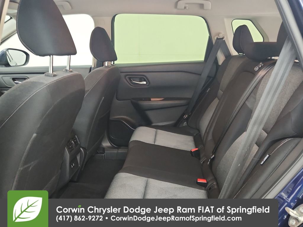 Used 2025 Nissan Rogue SV AWD/4WD image 28