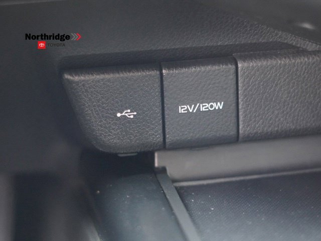 Used 2020 Toyota Camry SE w/ Carpet Mat Package FWD image 28