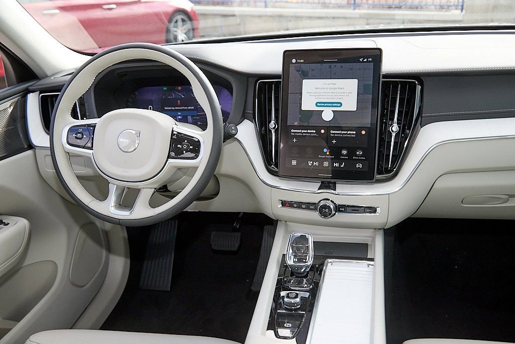 New 2026 Volvo XC60 B5 Ultra w/ Protection Package Premier image 25
