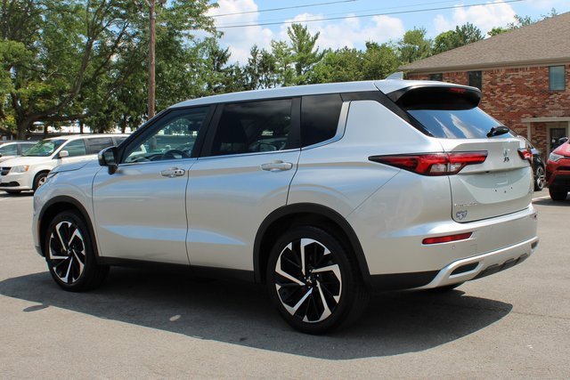 Used 2022 Mitsubishi Outlander SE image 46
