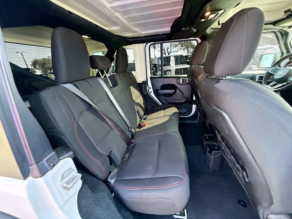 Used 2022 Jeep Wrangler Unlimited Rubicon w/ Steel Bumper Group image 32