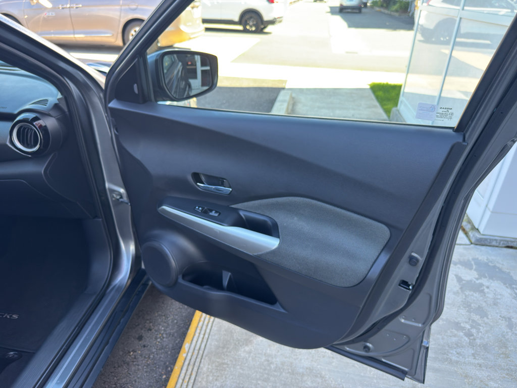 Used 2018 Nissan Kicks SV image 21