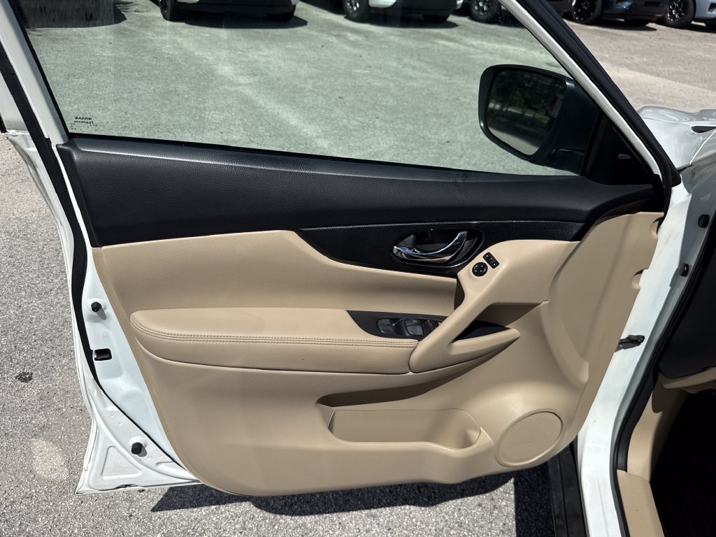 Used 2014 Nissan Rogue SL w/ SL Premium Package FWD image 14