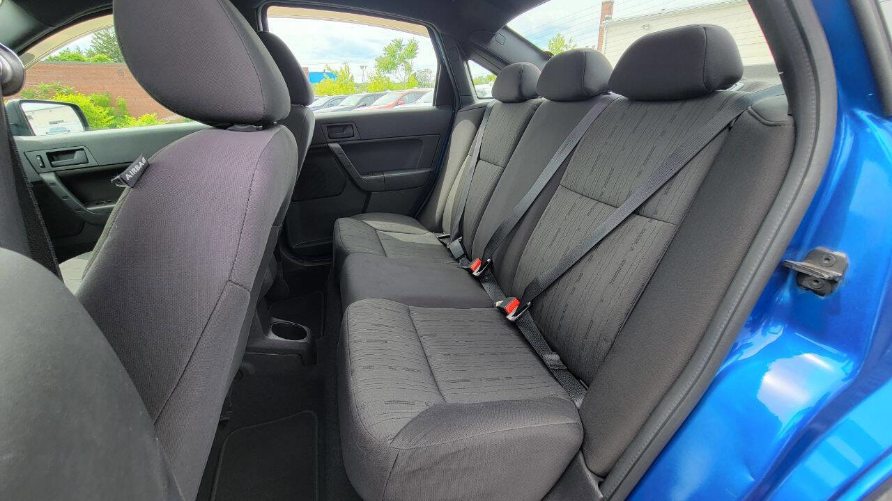 Used 2010 Ford Focus SE FWD image 25
