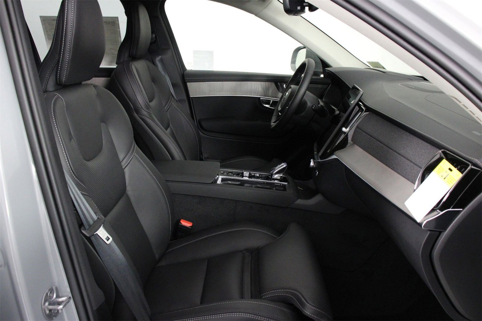 New 2025 Volvo XC90 B6 Ultra w/ Protection Package Premier image 10