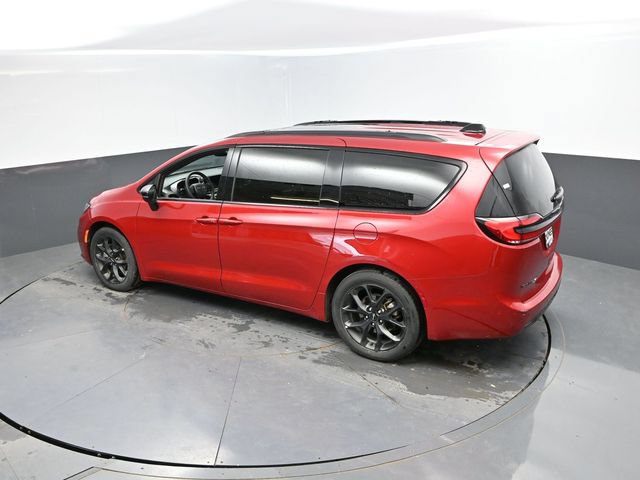 Used 2025 Chrysler Pacifica Limited FWD image 49