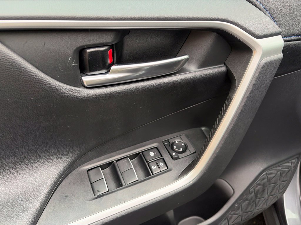 Used 2019 Toyota RAV4 XSE AWD/4WD image 17