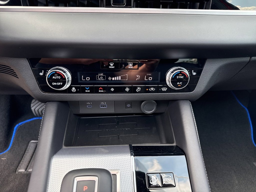 New 2025 Mitsubishi Outlander SEL image 31