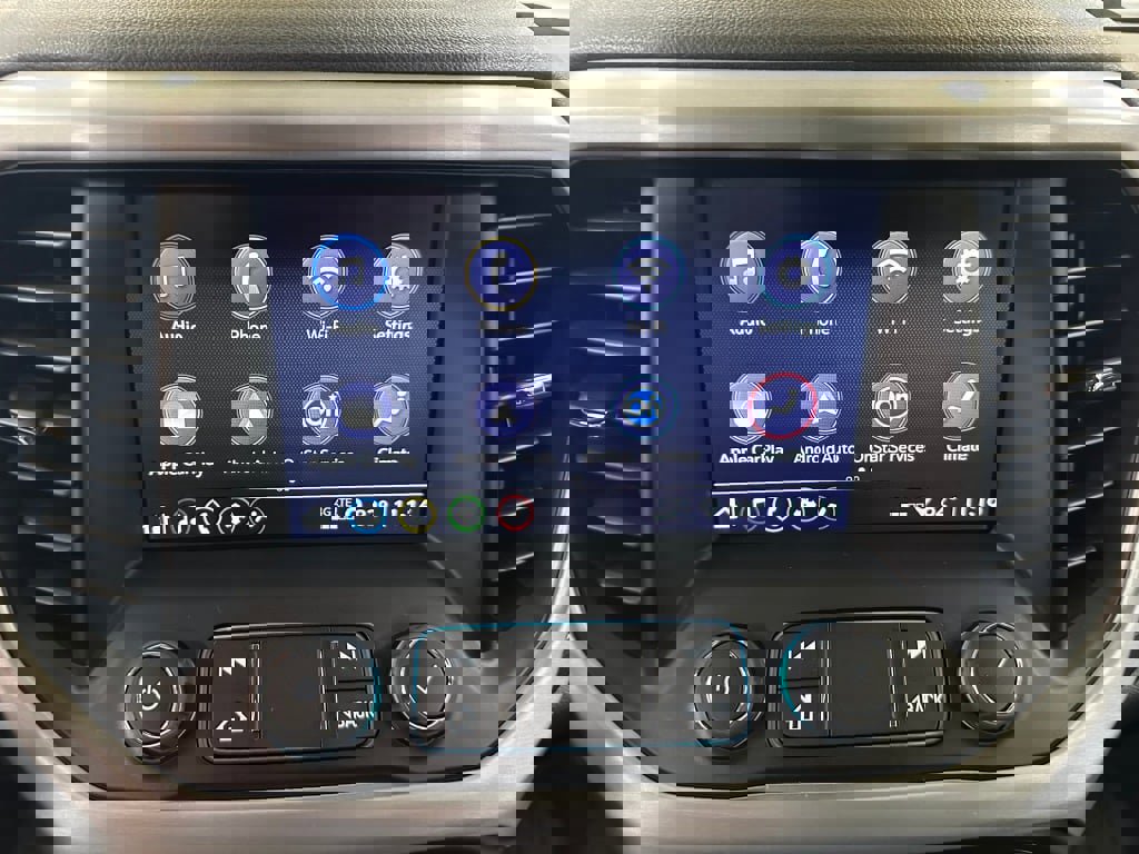 Used 2023 GMC Acadia SLE w/ Driver Convenience Package image 11