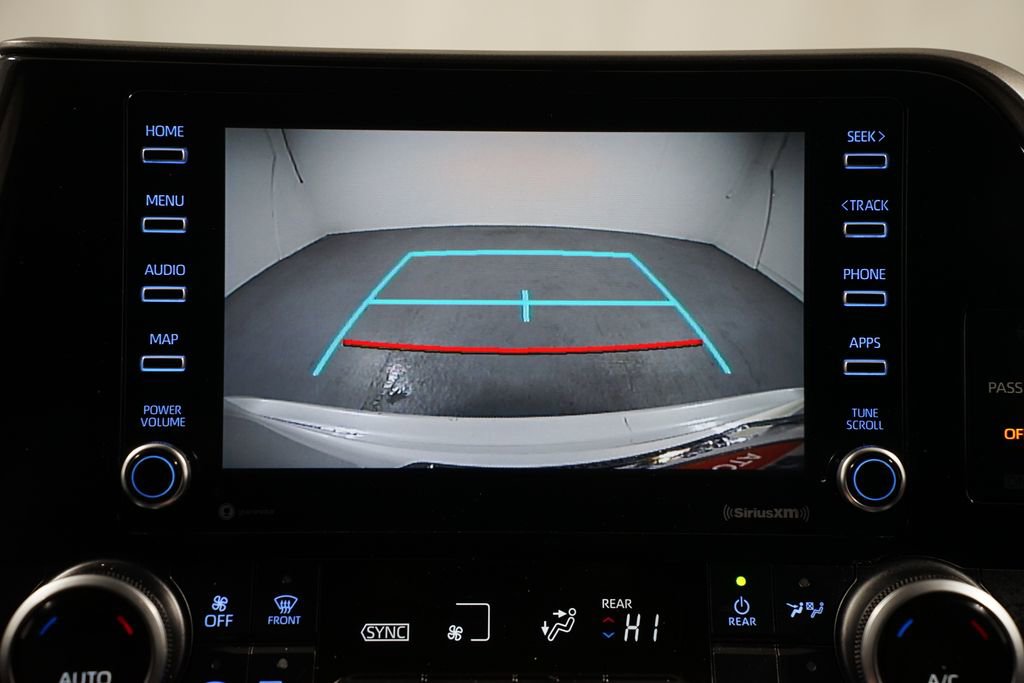 Used 2021 Toyota Highlander L image 18