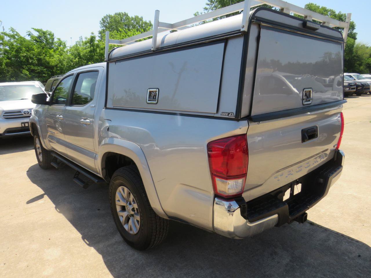 Used 2017 Toyota Tacoma SR5 w/ Tow Package RWD image 7