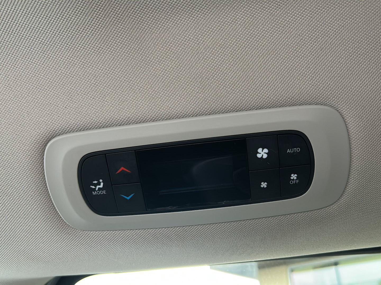 Used 2024 Chrysler Pacifica Limited FWD image 23