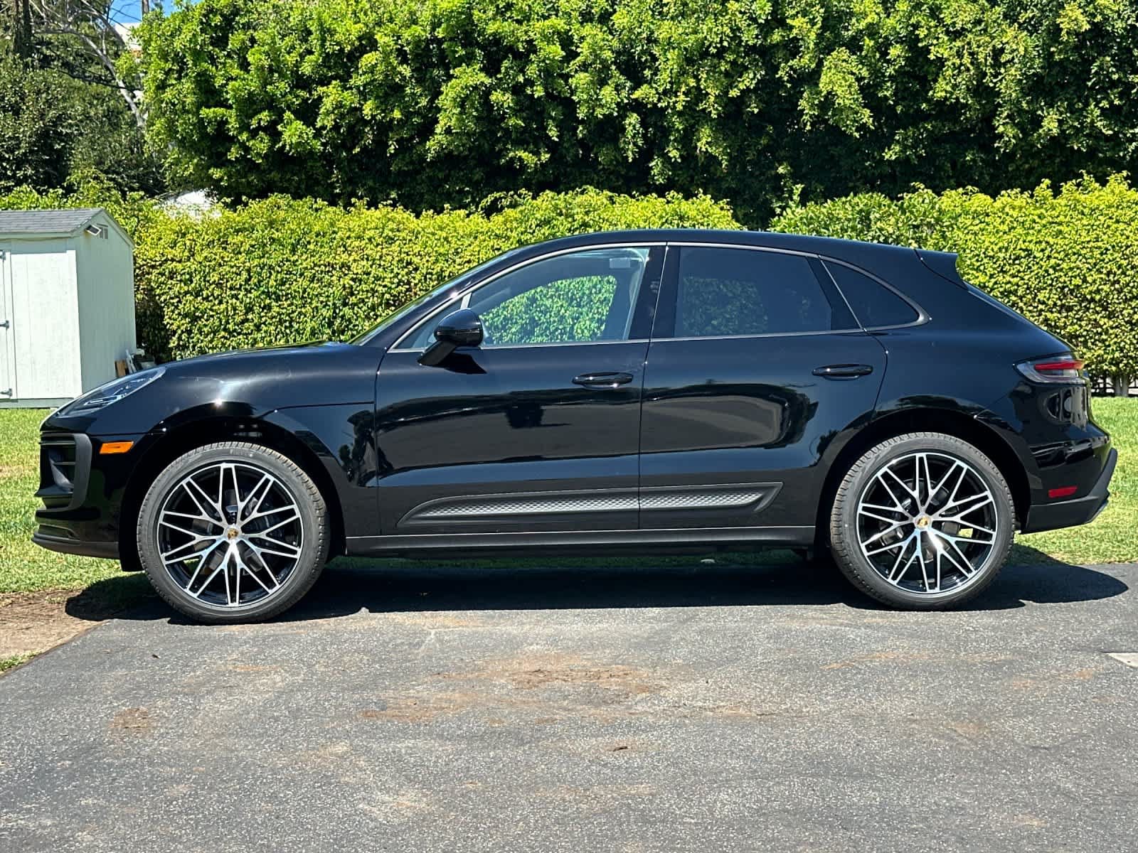 New 2026 Porsche Macan AWD/4WD image 2