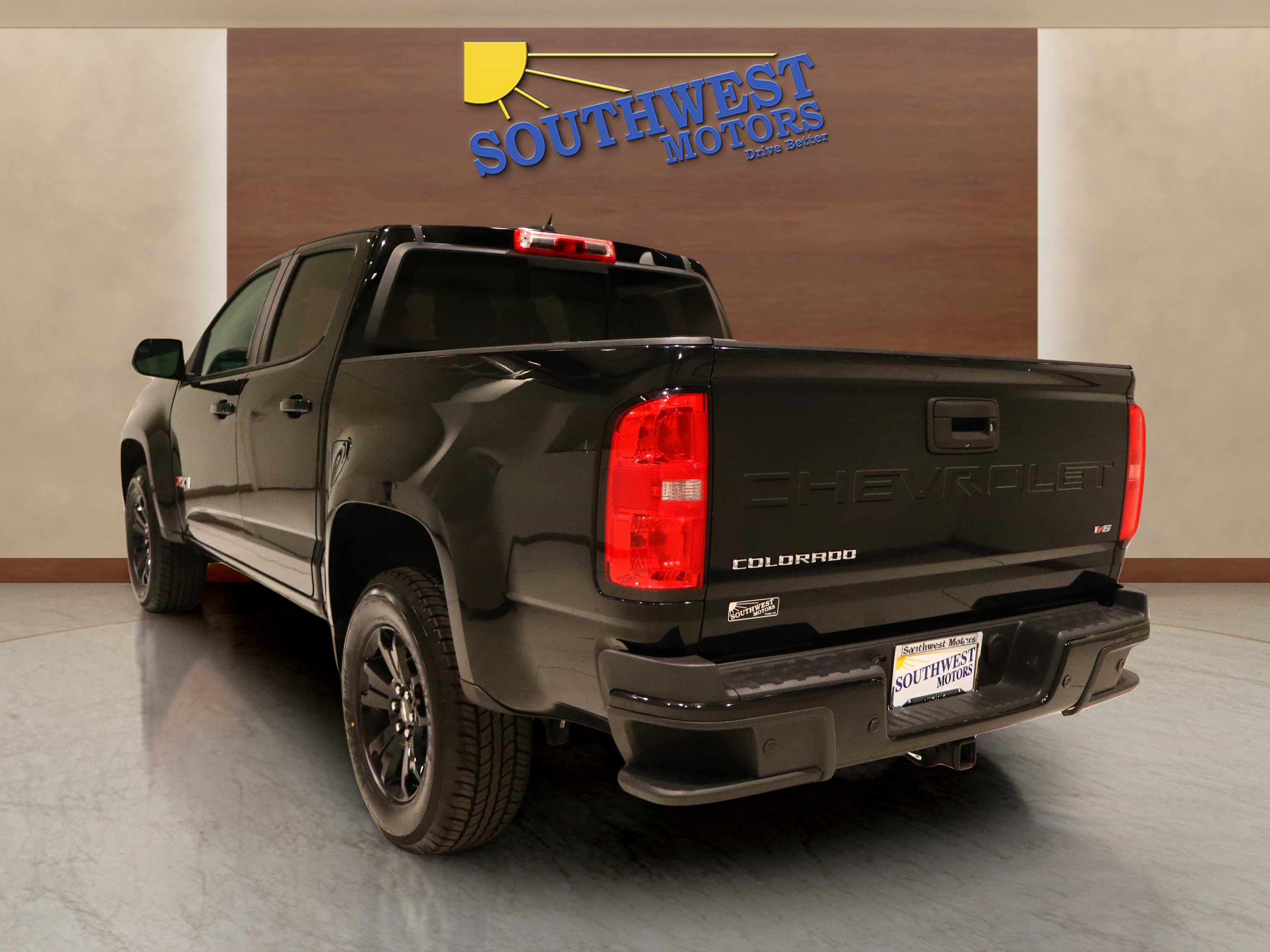 Used 2022 Chevrolet Colorado Z71 w/ Z71 Midnight Edition image 2