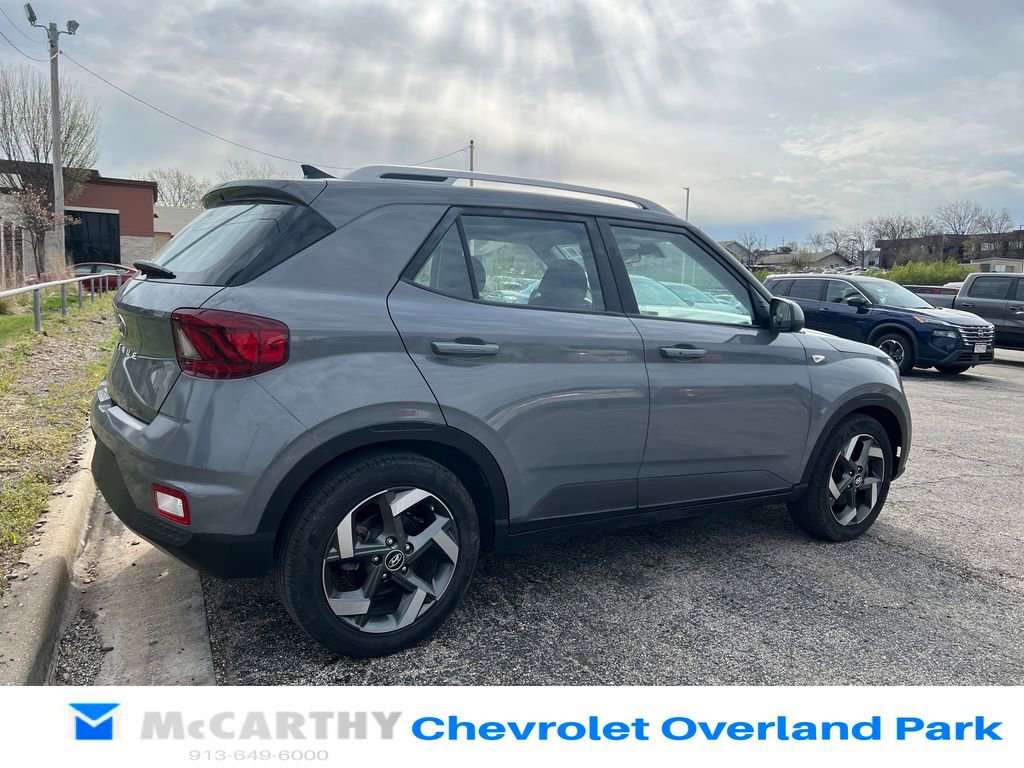 Used 2020 Hyundai Venue SEL w/ Convenience + Premium Package image 3
