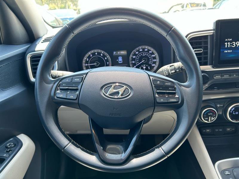 Used 2022 Hyundai Venue Limited FWD image 10