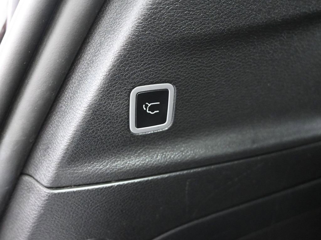 Used 2024 Chrysler Pacifica Select image 35