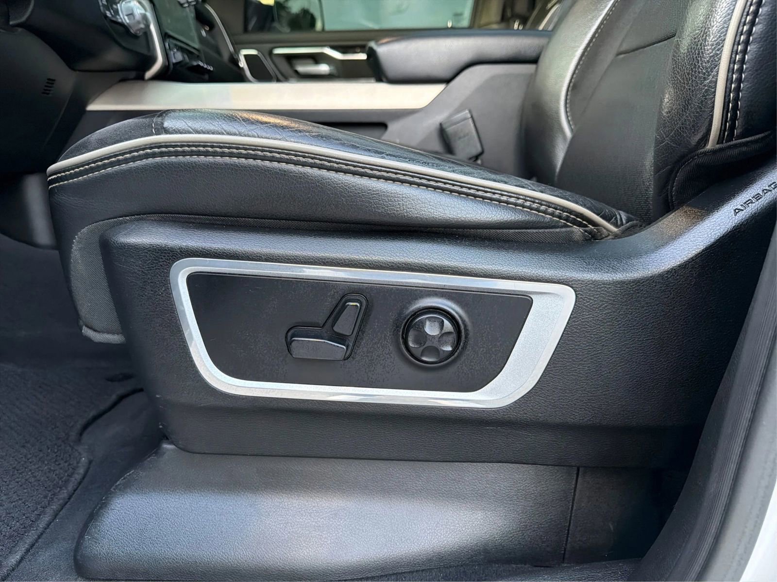 Used 2019 RAM 1500 Laramie image 19
