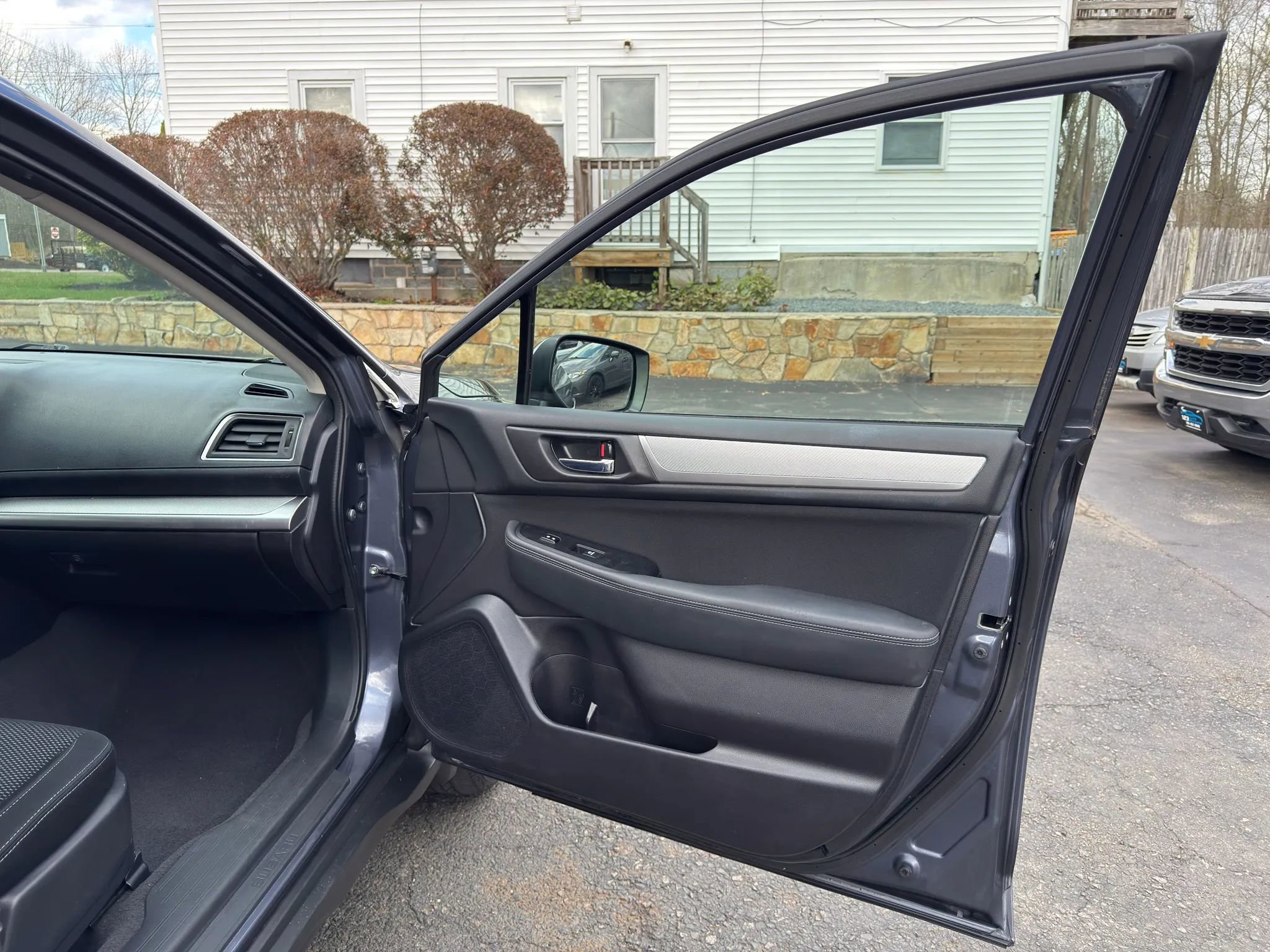 Used 2016 Subaru Outback 2.5i Premium image 18