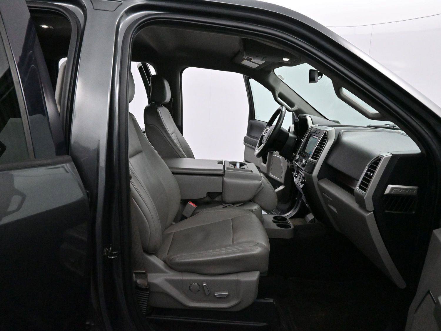 Used 2016 Ford F150 Lariat w/ Trailer Tow Package image 27