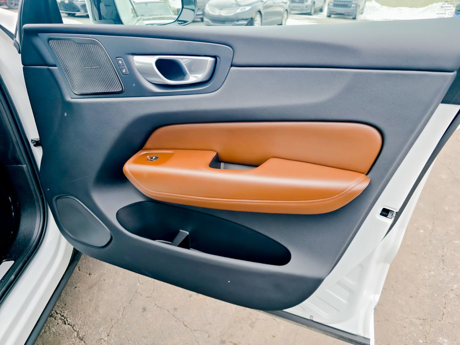 Used 2024 Volvo XC60 T8 Plus w/ Climate Package image 20