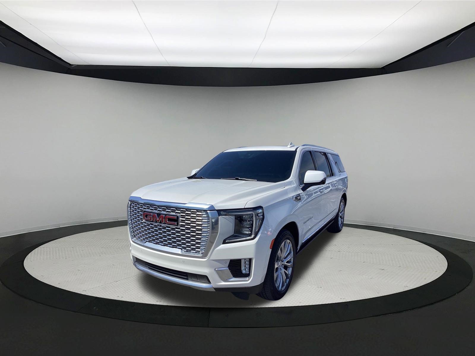 Used 2022 GMC Yukon XL Denali w/ Denali Premium Package AWD/4WD image 4