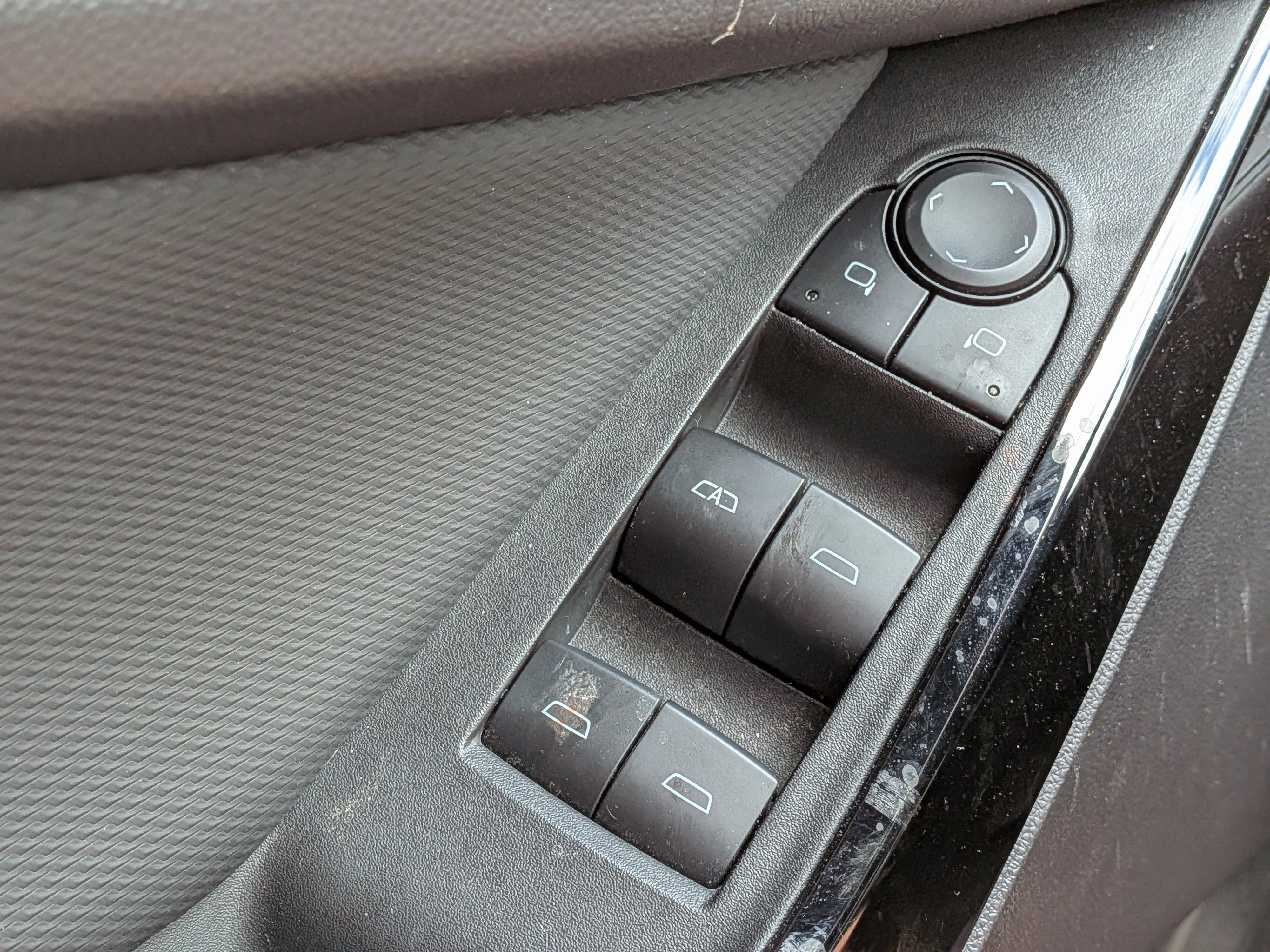 Used 2025 Chevrolet Equinox LT w/ Safety and Technology Package image 23